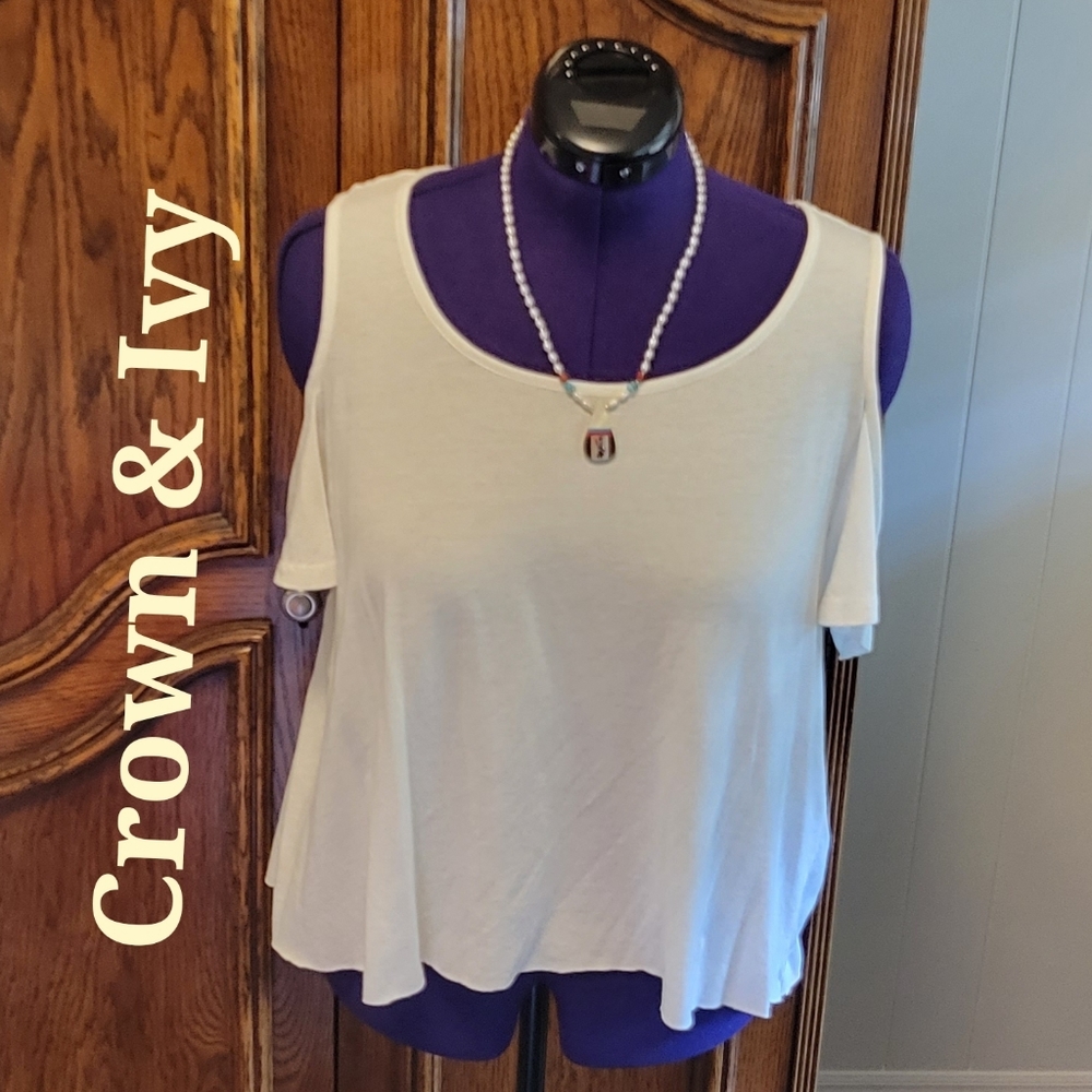 Crown & Ivy white short sleeve cold shoulder cropped authentic tee. Sz: PL